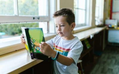 شاهد قصة نجاح الطالبة فاطمة الباير كيف تعلمت قراءة اللغة الإنجليزية من منصة البعد الخامس